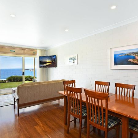 Dolphins Beachfront Apartment No 4 พอร์ตเอลเลียต ภายนอก รูปภาพ