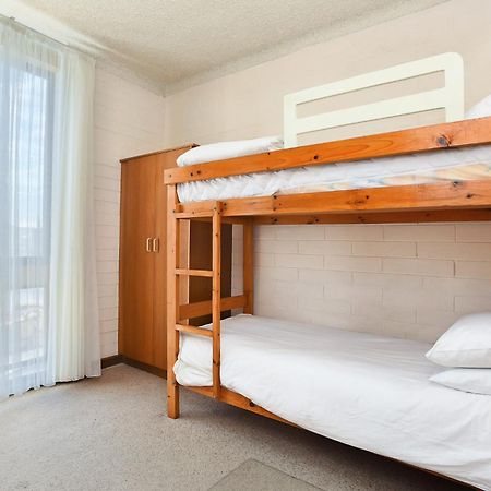 Dolphins Beachfront Apartment No 4 พอร์ตเอลเลียต ภายนอก รูปภาพ