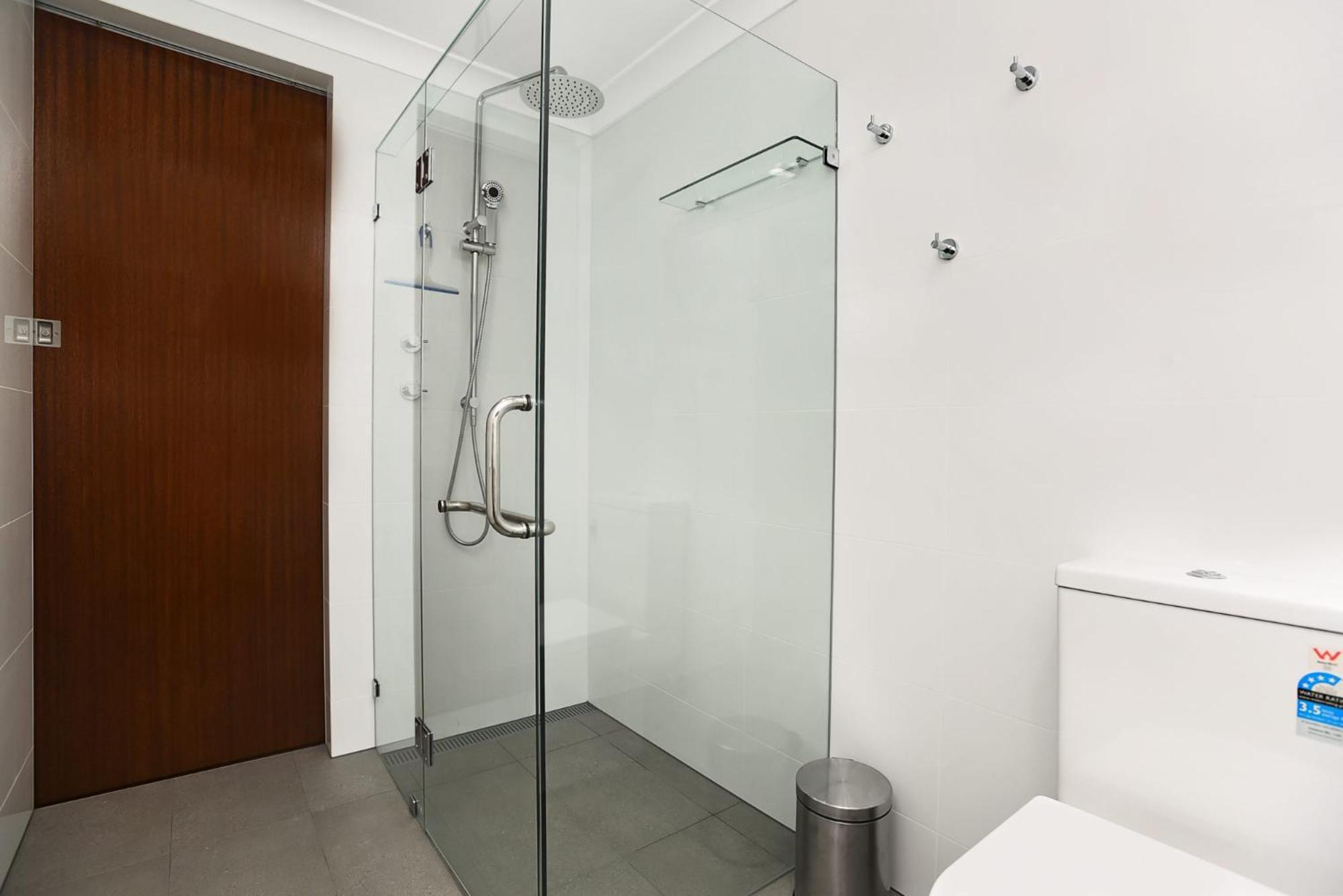 Dolphins Beachfront Apartment No 4 พอร์ตเอลเลียต ภายนอก รูปภาพ