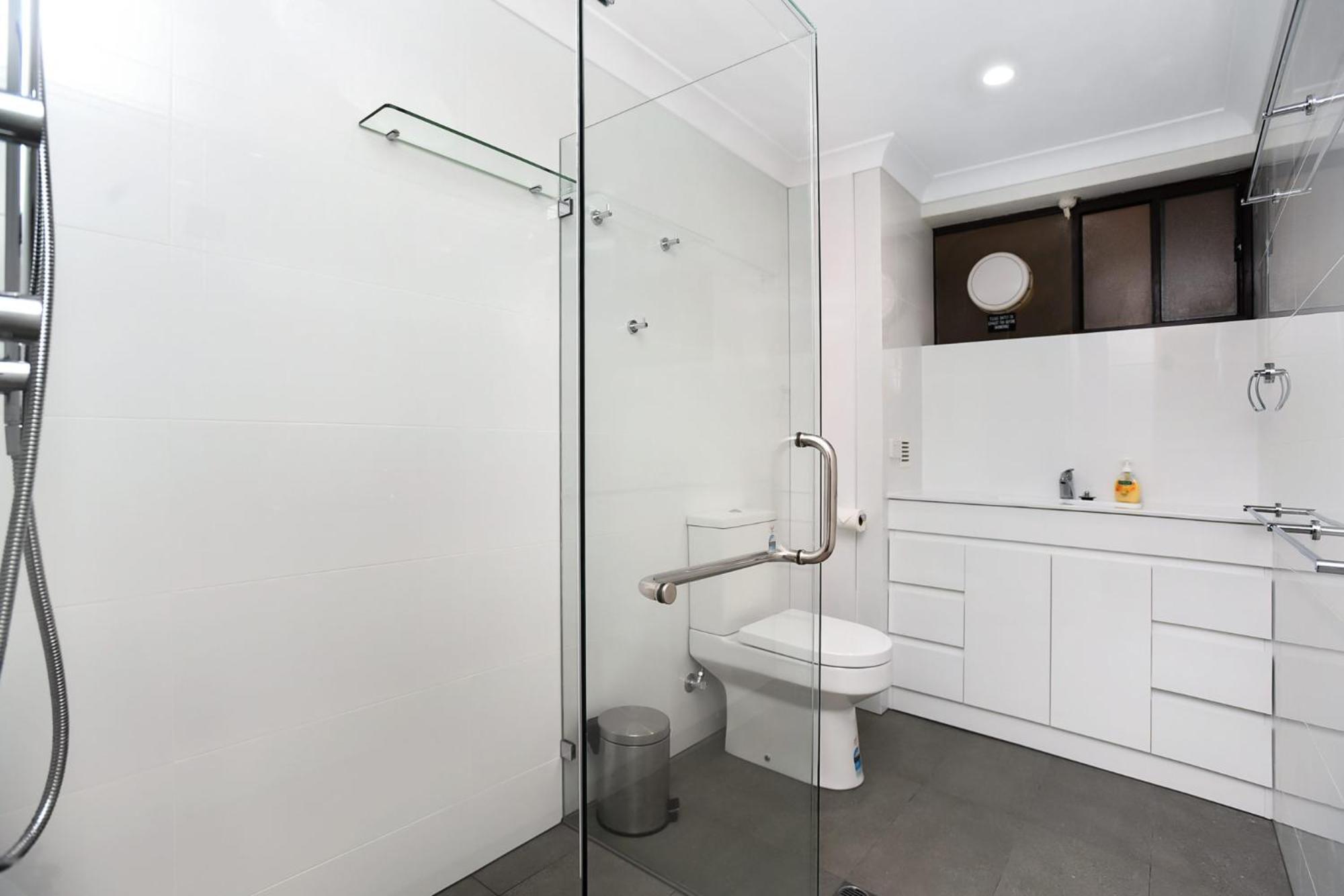 Dolphins Beachfront Apartment No 4 พอร์ตเอลเลียต ภายนอก รูปภาพ