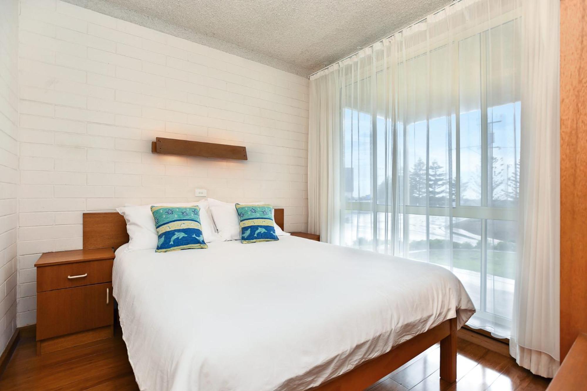 Dolphins Beachfront Apartment No 4 พอร์ตเอลเลียต ภายนอก รูปภาพ